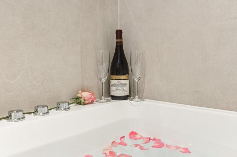 Lavie Maison Hot Tub And Ac Near Arc De Triomphe Paris Extérieur photo